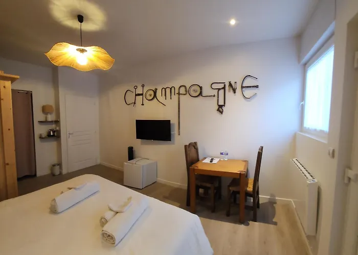 Privées Hyper-centre Lit 160x200cm Pensión Épernay