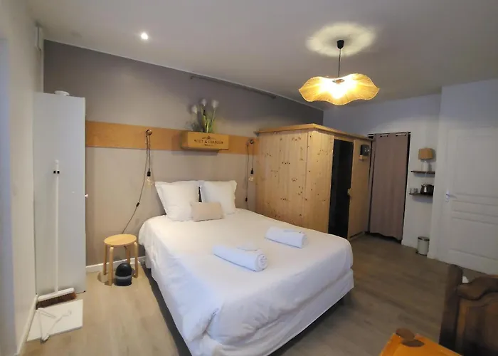 Privées Hyper-centre Lit 160x200cm 3*